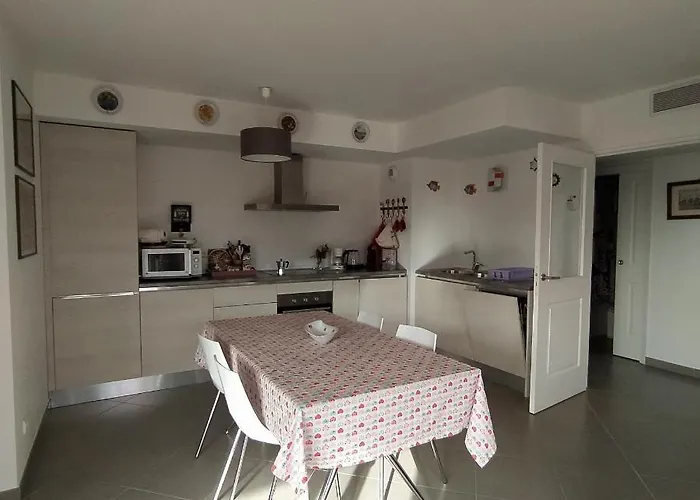 Menton Park Apartment